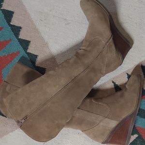 White Mountain Suede Boots with inside zipper